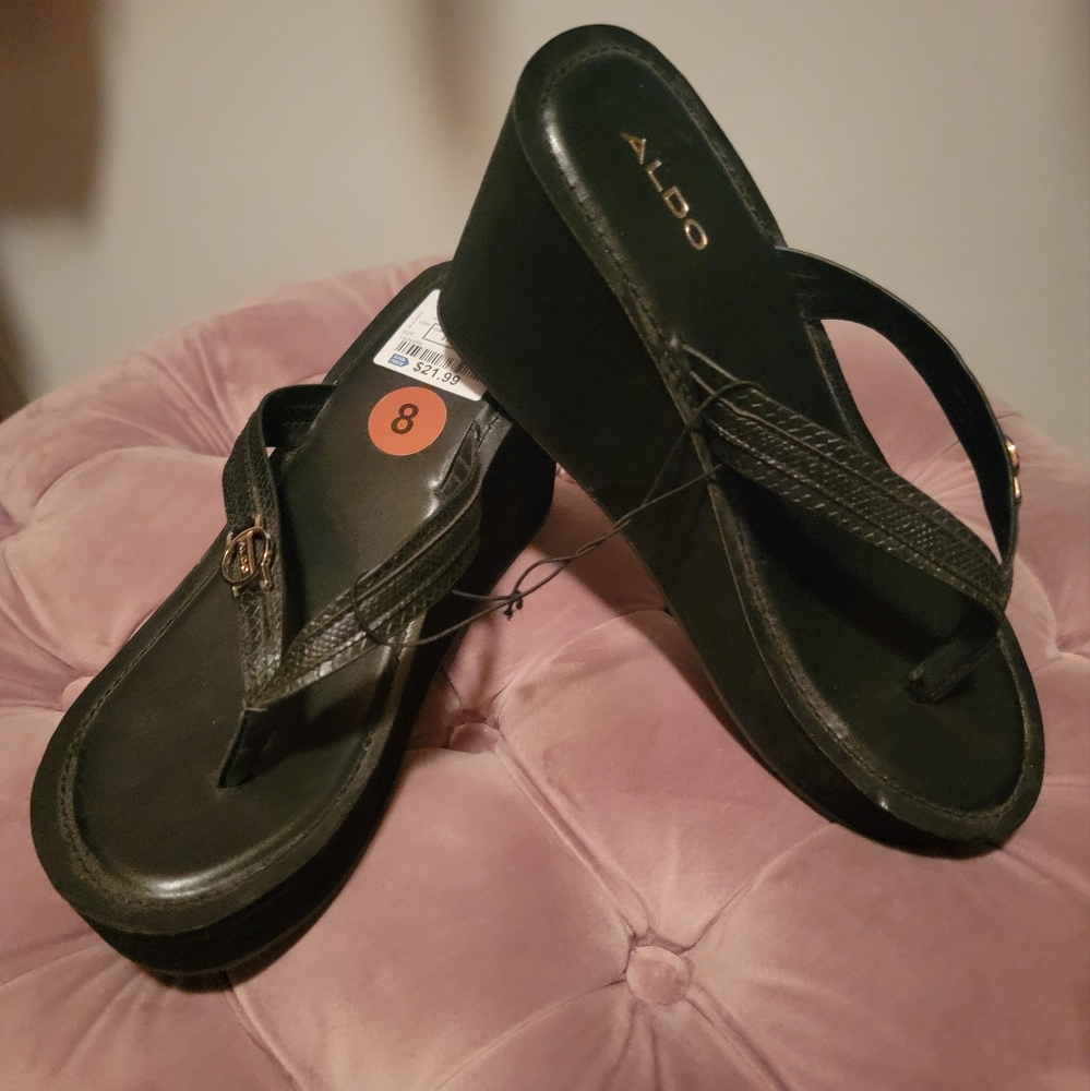 Size 8 Black Aldo sandals